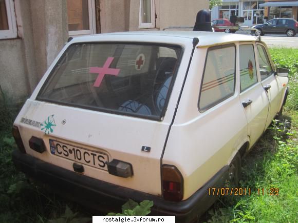 o dacia, trasa pe pe la centrul de transfuzie sanguina vede de la sosea...in zona centrului civic.