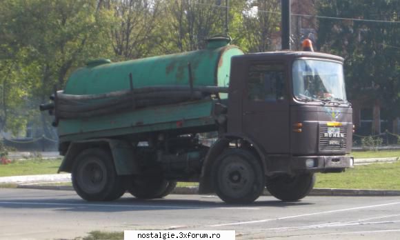 o vidanja roman care are motor de saviem, se face remarcata prin fumul scos si sunetul motorului.