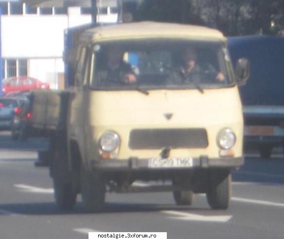 o camioneta tv, model vechi, cu geamuri laterale din doua de tmk..nu stiam ca mai ai tv-uri, acum