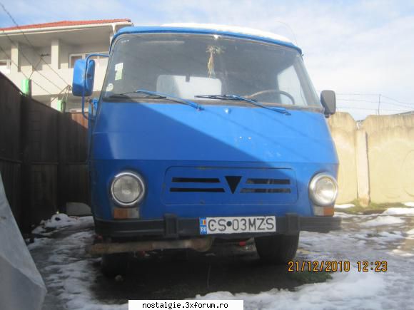 o privire inocenta de tv  :zzz:  un tv masca, ceva in gen cum era la autobuzele tv  :hi:  nu e