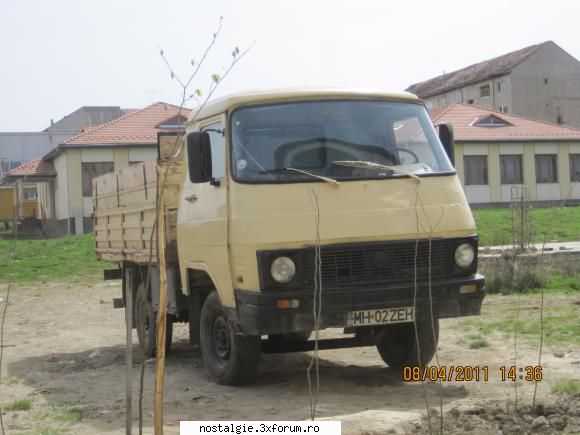 o camioneta rocar tv, in stare buna, era ok, fara cat se poate de printre blocurile din bocsa
