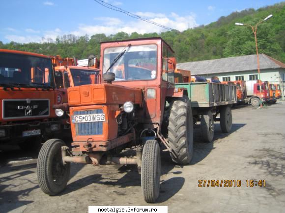 si un universal 650, tot al fostului prescom, inca isi mai face treaba. poze cu tractoare universal